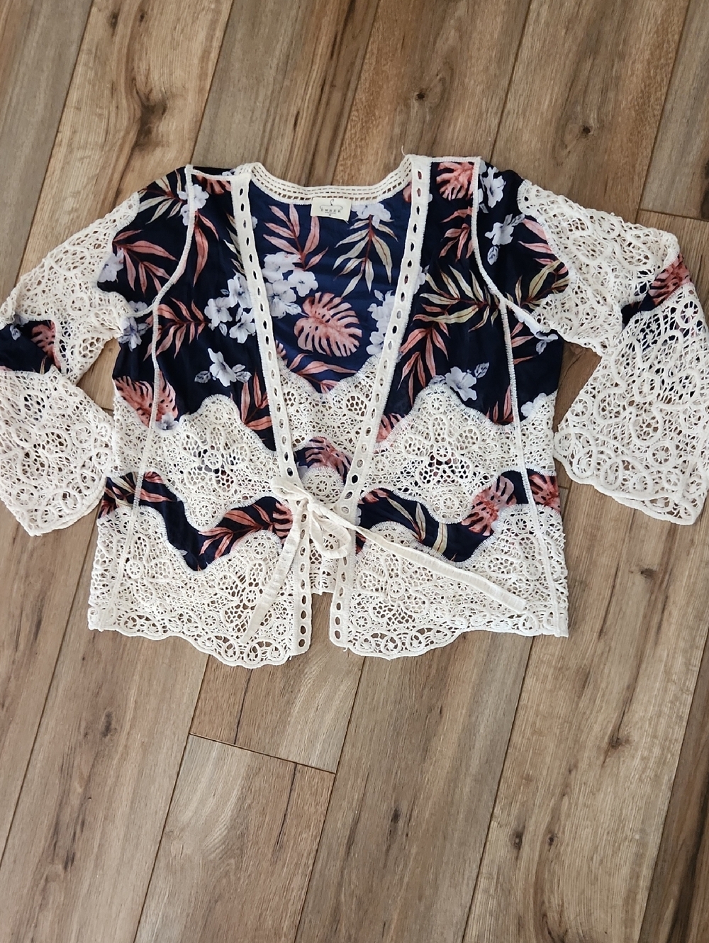 Ember Floral Crochet Trim Tie-Front Tunic Whimsical Boho Women's Size Medium